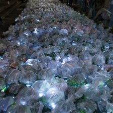 Инсталляция под названием "Карманная река" от Luzinterruptus