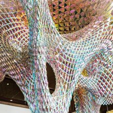 Абстрактная инсталляция на фестивале любви в Лондоне