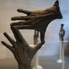 Инсталляция «15 пар рук» от Брюса Наумана (Bruce Nauman)