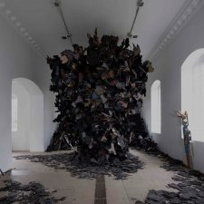 Новая инсталляция художника Леонардо Дрю (Leonardo Drew)