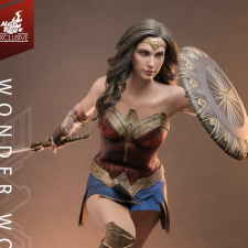 Warner Brothers Hot Toys анонсировали фигурку эксклюзивную фигурку Чудо-Женщины