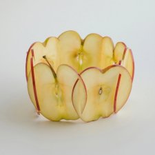 Необычные арт-объекты из яблок от Кэн Сана (Can Sun)