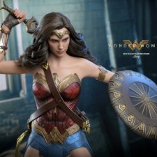 В Гонконге состоялся релиз фигурки Чудо-Женщины, приуроченной к 100-летию компания Warner Bros