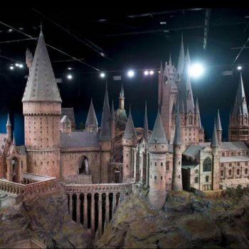Замок Хогвартс в реальной жизни от Warner Bros