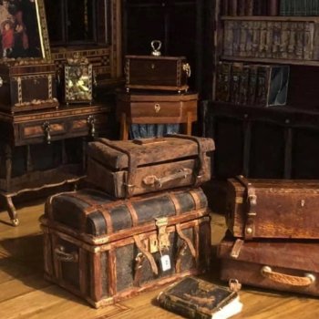 Реалистичные чемоданы и сундуки от Дэвида Эванса