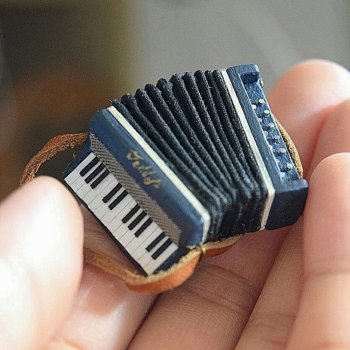 Небольшой мастер-класс по созданию миниатюрного аккордеона