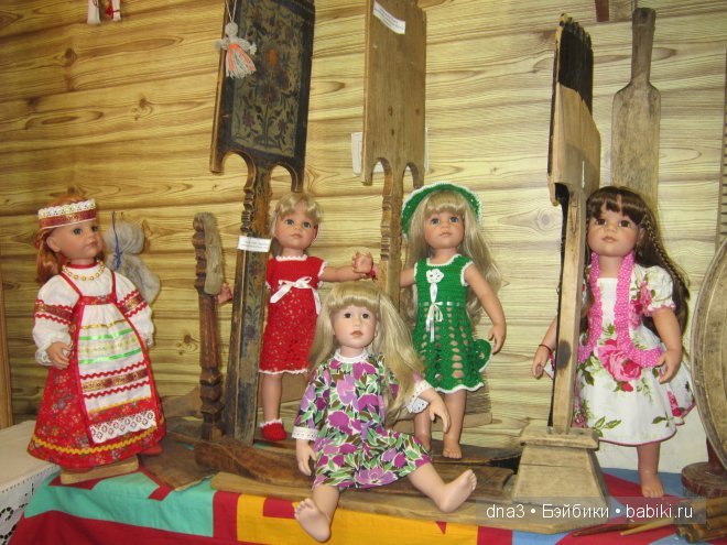 Куклы в музее Русская изба
