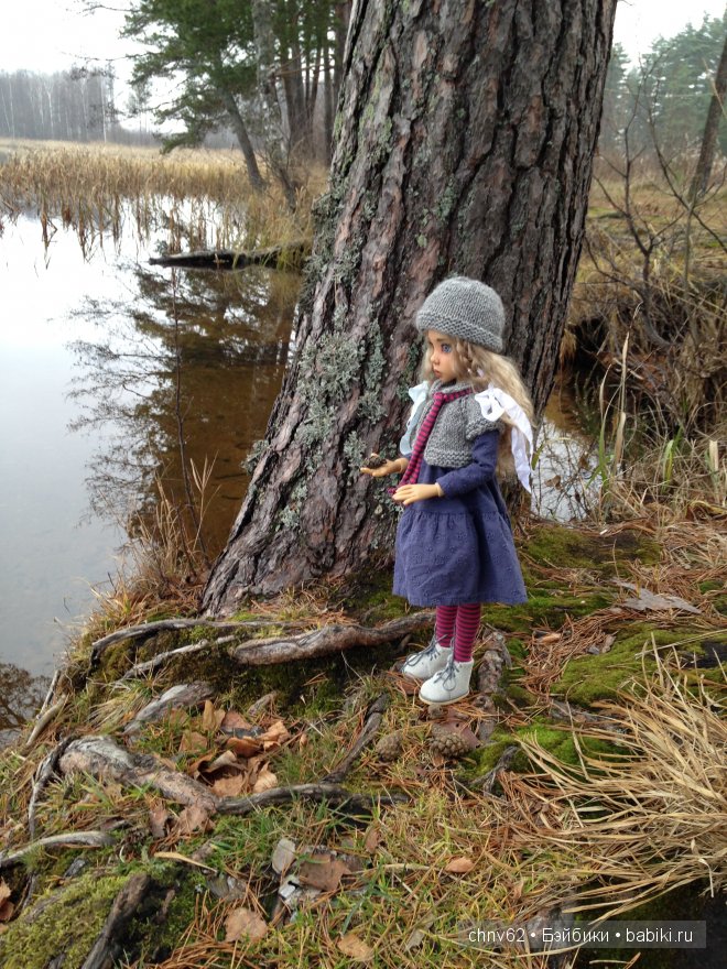 Маленькая девочка в большом лесу (фото 5)