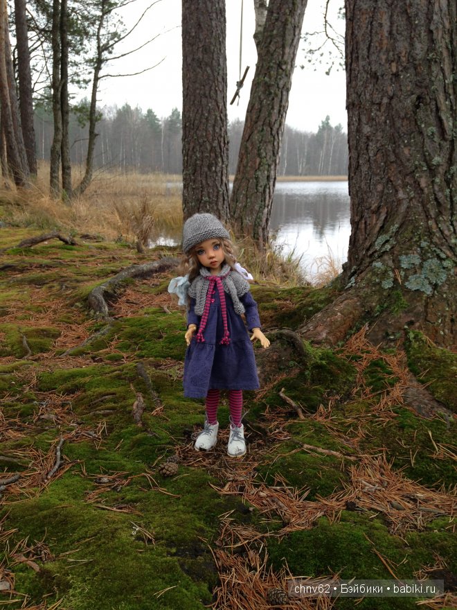 Маленькая девочка в большом лесу (фото 7)