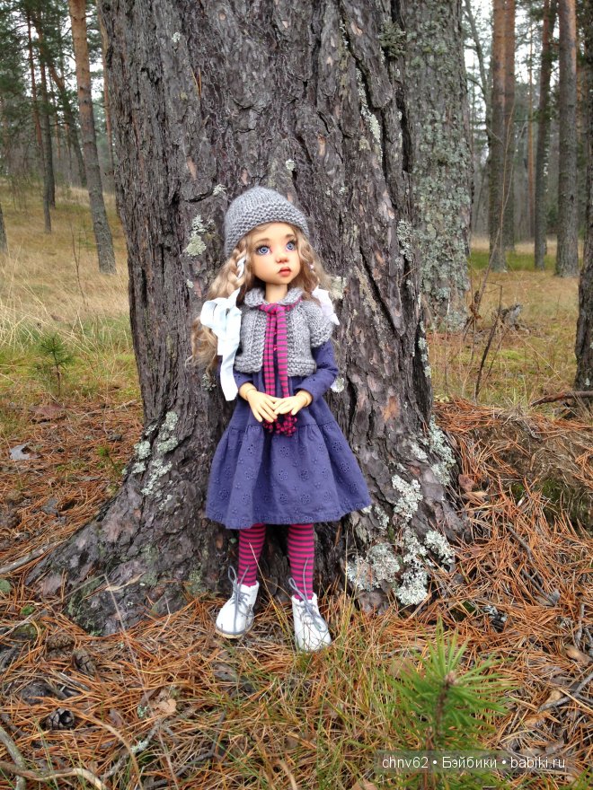 Маленькая девочка в большом лесу (фото 4)