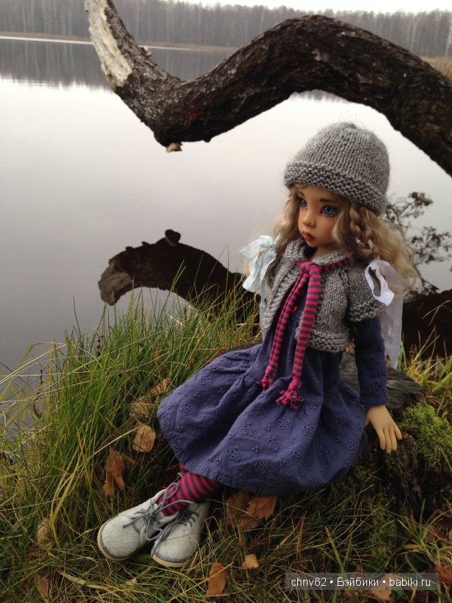 Маленькая девочка в большом лесу (фото 6)