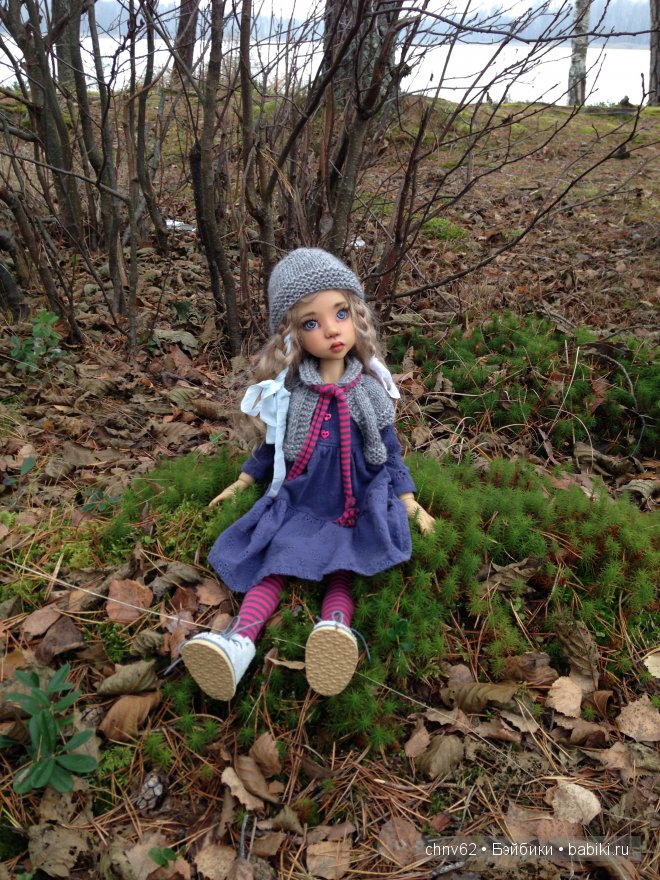 Маленькая девочка в большом лесу (фото 8)