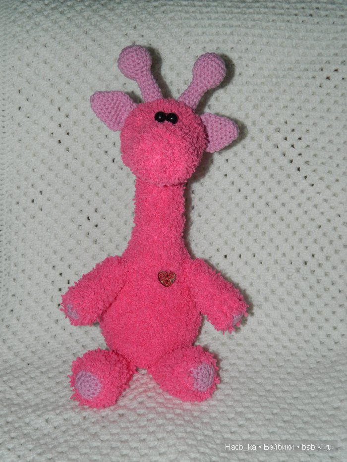 Мою вязанная миниатюра, черные ботинки и розовый Жираф