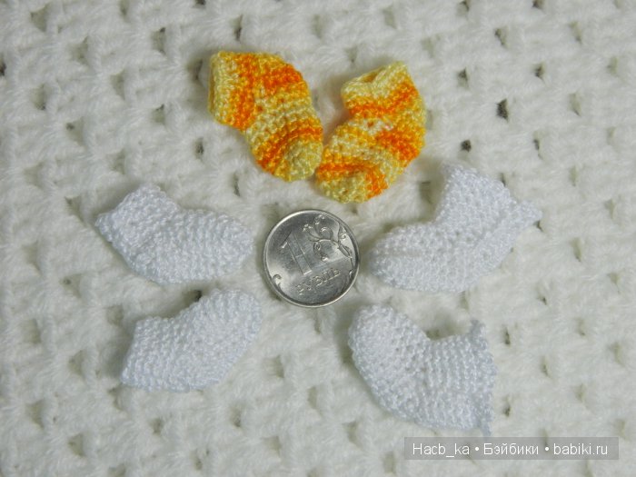 Мою вязанная миниатюра, черные ботинки и розовый Жираф