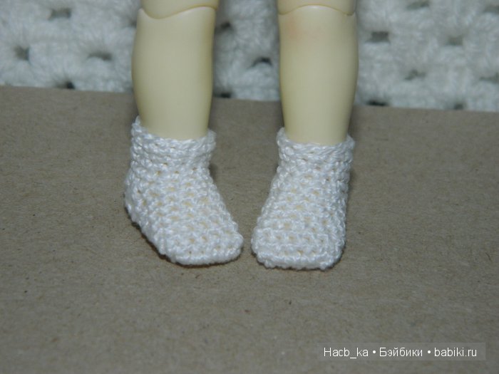 Мою вязанная миниатюра, черные ботинки и розовый Жираф