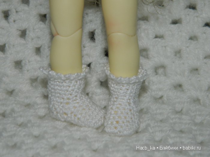 Мою вязанная миниатюра, черные ботинки и розовый Жираф