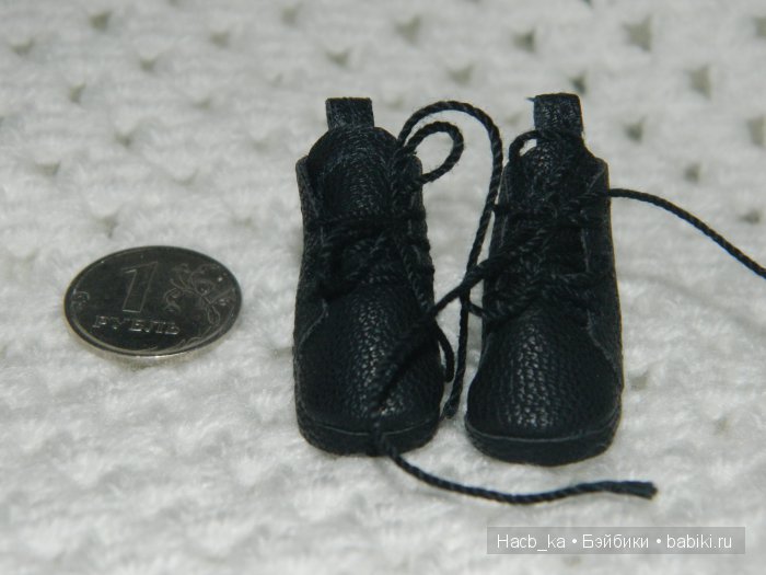 Мою вязанная миниатюра, черные ботинки и розовый Жираф (фото 4)