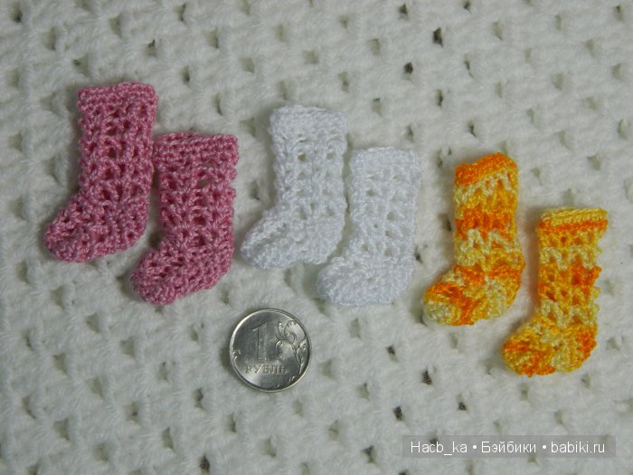 Мою вязанная миниатюра, черные ботинки и розовый Жираф (фото 9)