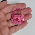 Вязанная розовая сумочка