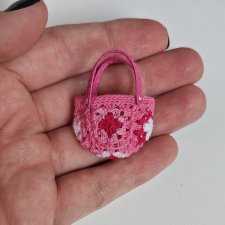 Вязанная розовая сумочка