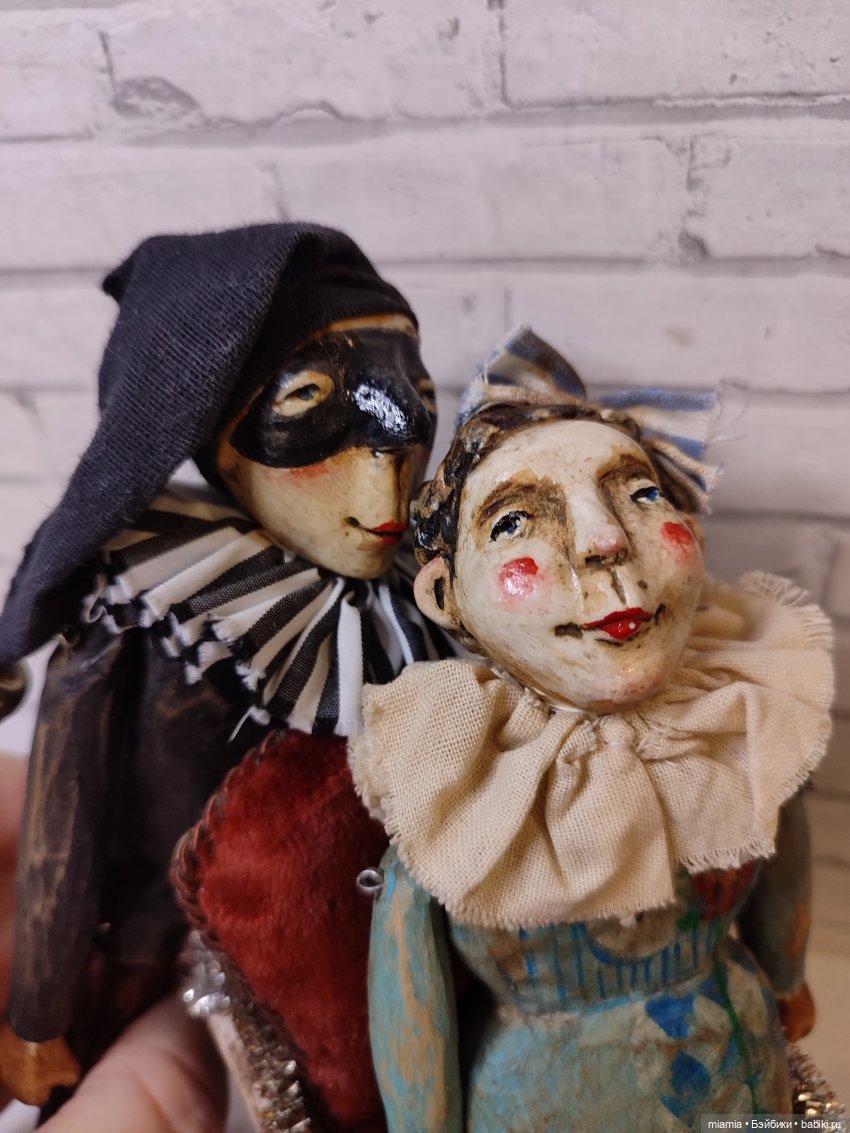 Не могу наиграться.. Уж простите... Такие забавные