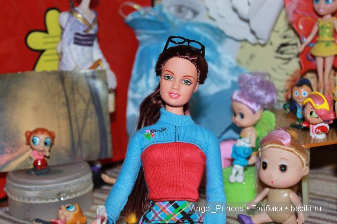 Морис в комнатке