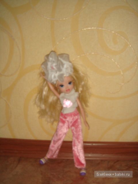 Кукла " Moxie Girlz ". Милашка Эйвери. Приключение в новом доме