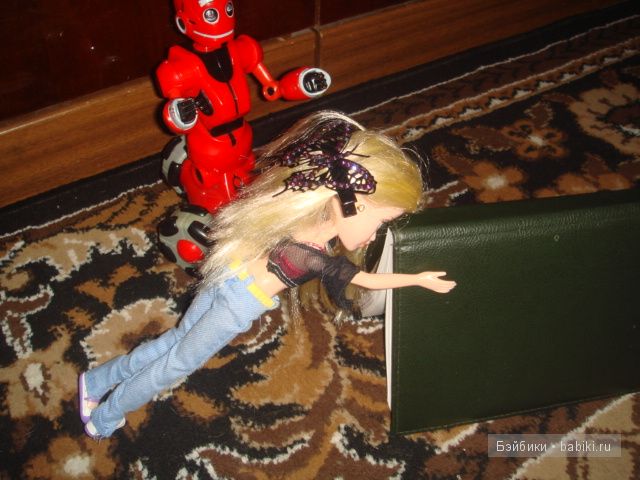 Кукла " Moxie Girlz ". Милашка Эйвери. Приключение в новом доме