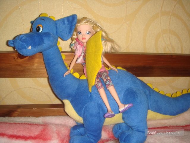 Кукла " Moxie Girlz ". Милашка Эйвери. Приключение в новом доме