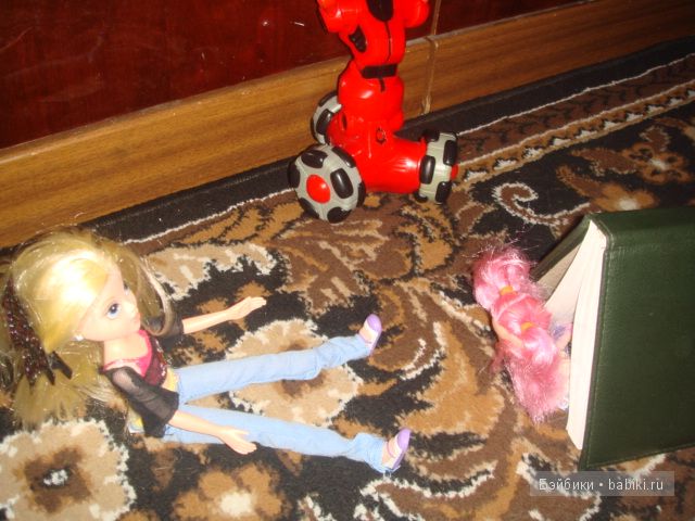 Кукла " Moxie Girlz ". Милашка Эйвери. Приключение в новом доме