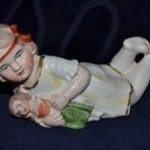 Бисквитная статуэтка девочка с куклой