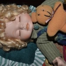 Фарфоровая кукла сплюшка Schneider,Германия