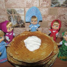 Мои маленькие Машеньки отмечают Масленицу!