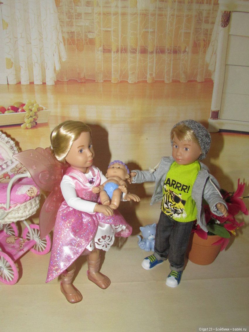 Мои маленькие Вера и Ваня Kruselings с малышкой в коляске