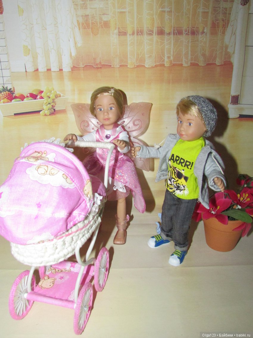 Мои маленькие Вера и Ваня Kruselings с малышкой в коляске (фото 7)