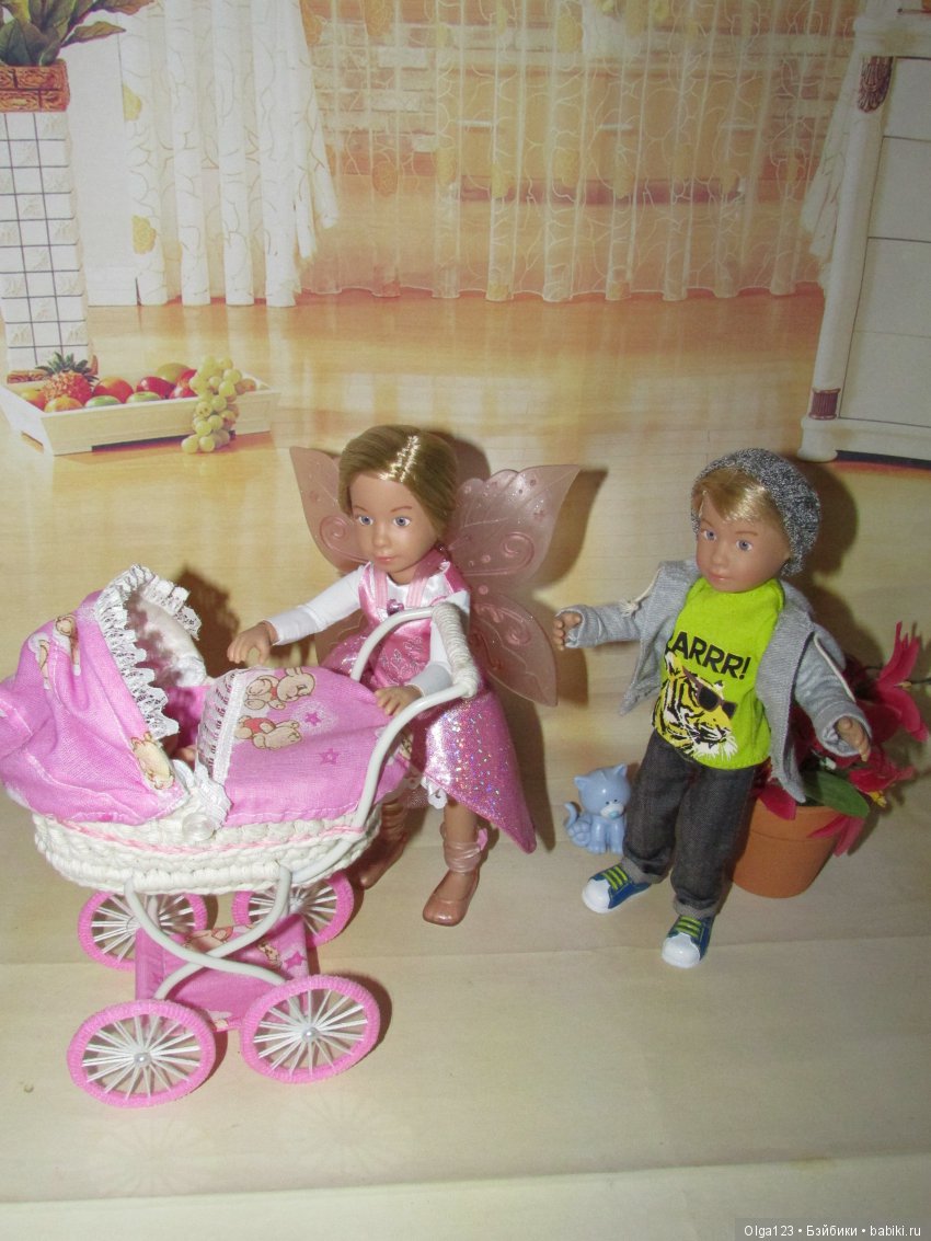 Мои маленькие Вера и Ваня Kruselings с малышкой в коляске (фото 9)