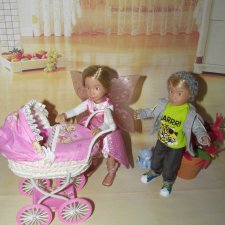 Мои маленькие Вера и Ваня Kruselings с малышкой в коляске