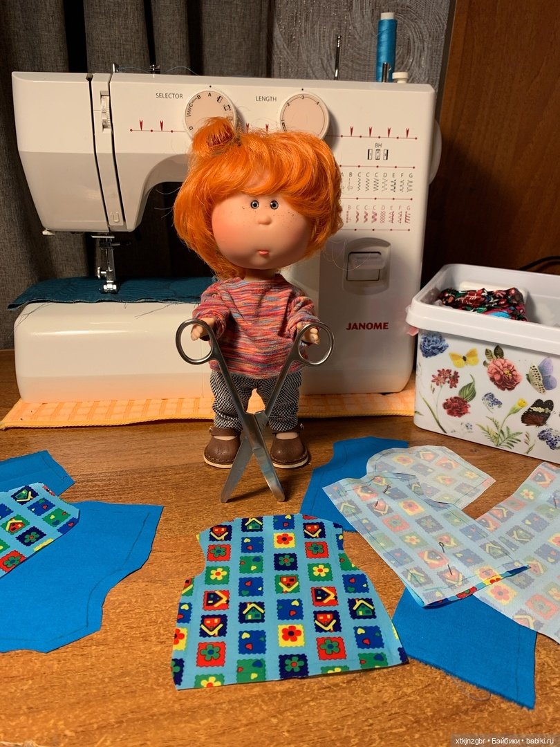 Новая курточка — Куклы Nines d'Onil (Нинес): Миа (Mia)