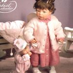 Хотим представиться! "Playing mommy" от Lee Middleton