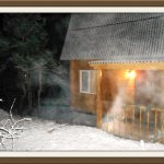 Деревянный домик и немного  кукол