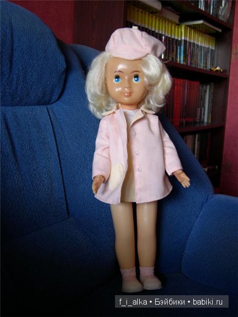 Клеймо «слоник»: не ранние куклы СССР завода «Кругозор»; куклы фабрики «Венибе»: не путать с ПО «Неринга»