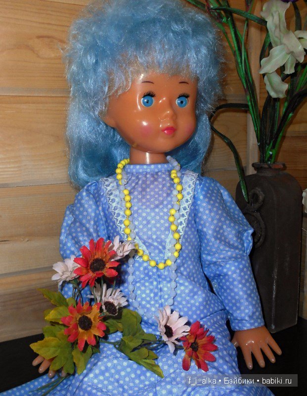 Клеймо «слоник»: не ранние куклы СССР завода «Кругозор»; куклы фабрики «Венибе»: не путать с ПО «Неринга»