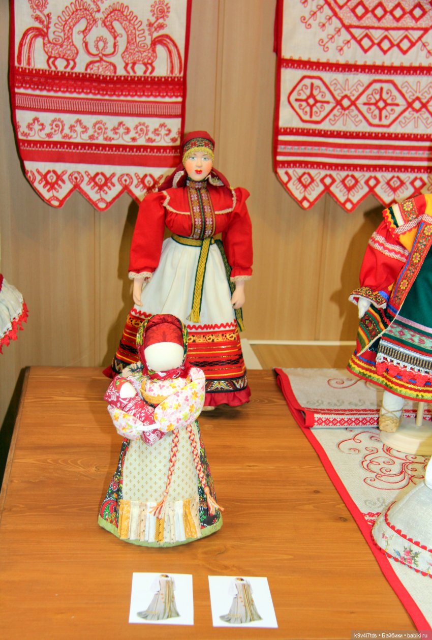 Платье красно, за реку видно