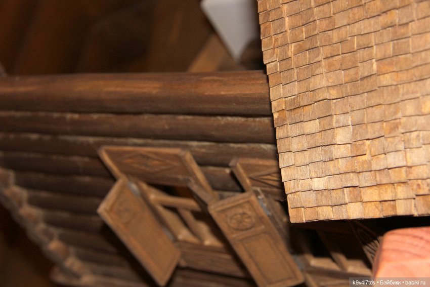 Платье красно, за реку видно