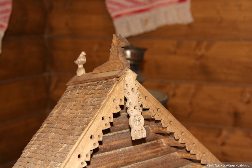 Платье красно, за реку видно