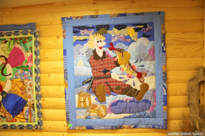 Платье красно, за реку видно