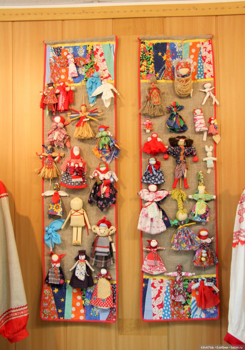 Платье красно, за реку видно