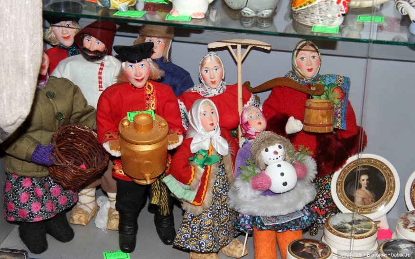 Платье красно, за реку видно