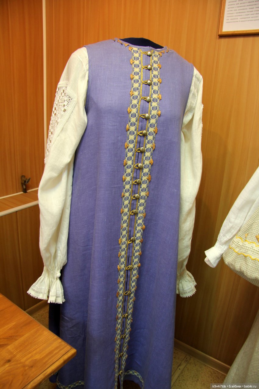 Платье красно, за реку видно