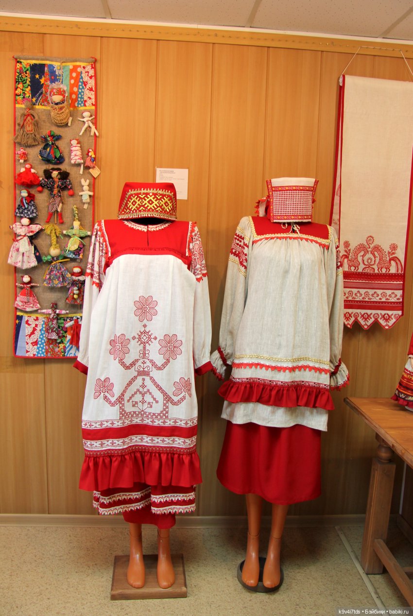 Платье красно, за реку видно